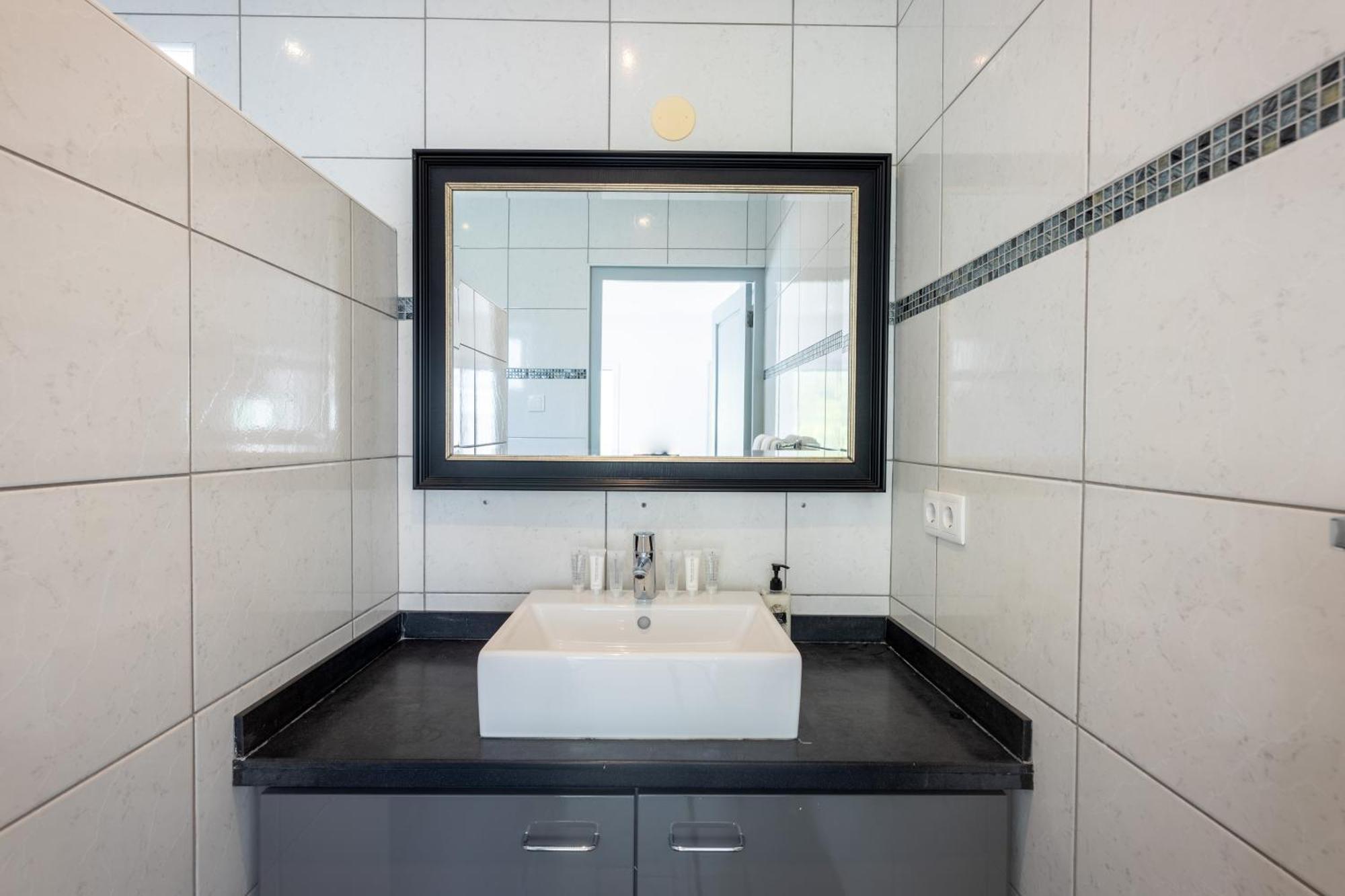 Palm Crest Apartment Jan Thiel Екстериор снимка